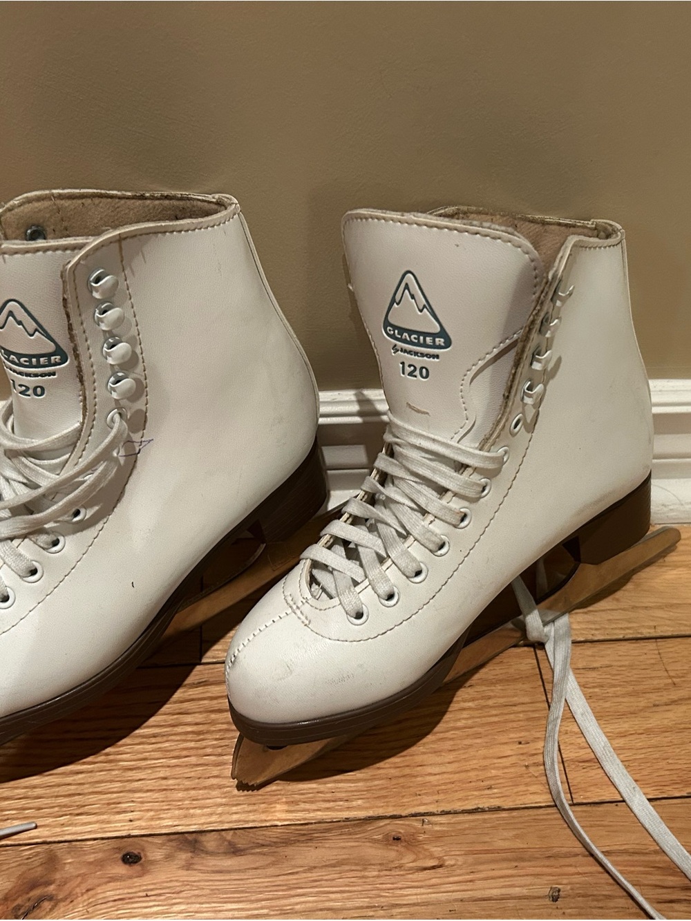 Glacier by Jackson Women's White Figure Ice Skates size 4